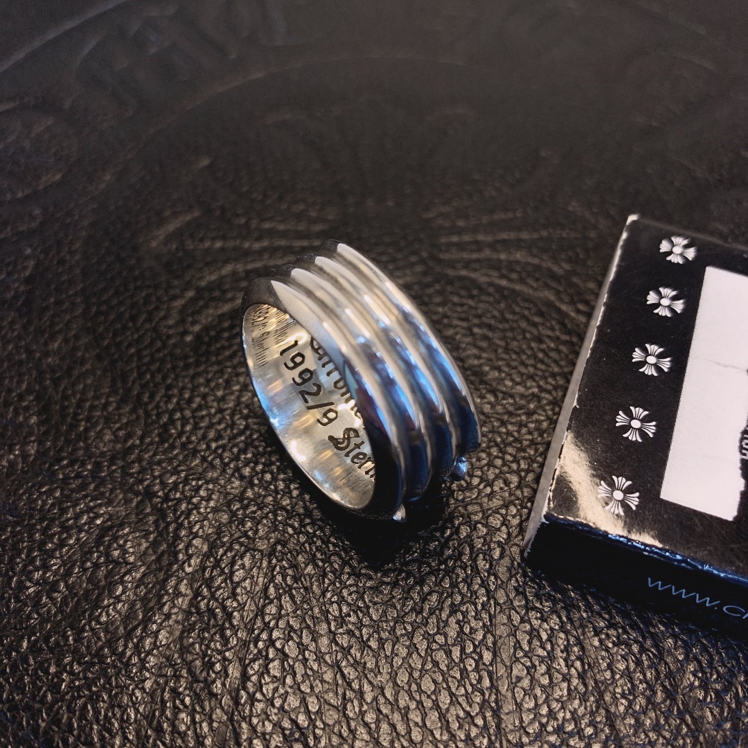 Chrome Hearts 𝐂𝐡𝐫𝐨𝐦𝐞 𝐡𝐞𝐚𝐫𝐭𝐬克罗心宝剑戒指