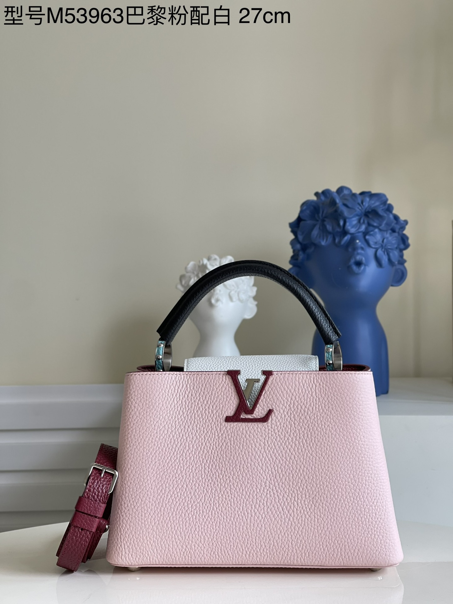 NO:397899,[Exclusive real photo of M53963 Paris pink with white small] Capucines BB handbag imported from France, shiny metal trim, unique Capucines cover can be included in the bag to display letter logos, and can be turned outward. It presents Monogram Flower pattern size: 27 x 18 x 9cm kl.1200, LV [original leather], louis vuitton, cowhide19860909【独家实拍M53963巴黎粉配白 小号】 Capucines BB手袋 法国进口小牛皮,闪亮的金属饰件,特有的Capucines搭盖既可收入包内展示字母标识,又可外翻 呈现Monogram Flower图案 size:27 x 18 x 9cm kl.1200,LV【原厂皮】,louis vuitton,cowhide,Bag