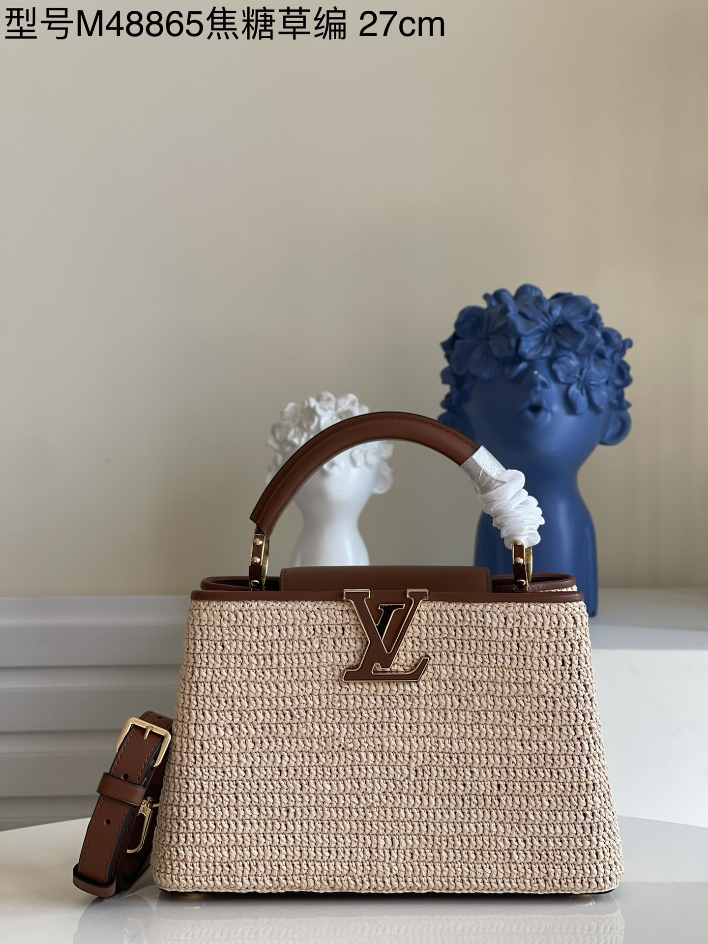 NO:397903,【Exclusive real photo M48865 caramel straw woven small】M57649 limited edition Capucines small handbag is made of Lafite woven summer style, which complements the smooth calfskin handle and shoulder straps, adding casual and comfortable to the elegant French design. Detailed features 27 x 18 x 9 cm N.,LV【Original leather】,louis vuitton,espadrilles,cowhide19860909【独家实拍M48865焦糖草编 小号】M57649 限量款 Capucines 小号手袋以拉菲草编织夏日风情,与光滑小牛皮手柄及肩带互为映衬,为法式典雅设计增添随性惬意. 详细特征27 x 18 x 9 厘米 N.,LV【原厂皮】,louis vuitton,espadrilles,cowhide,Bag