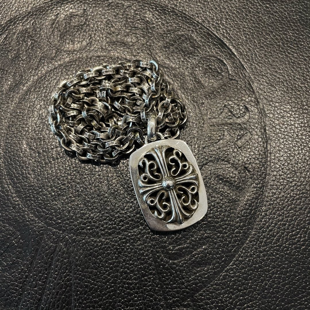 Chrome Hearts 𝐂𝐡𝐫𝐨𝐦𝐞 𝐡𝐞𝐚𝐭𝐬克罗心 十字蔓藤牌项链