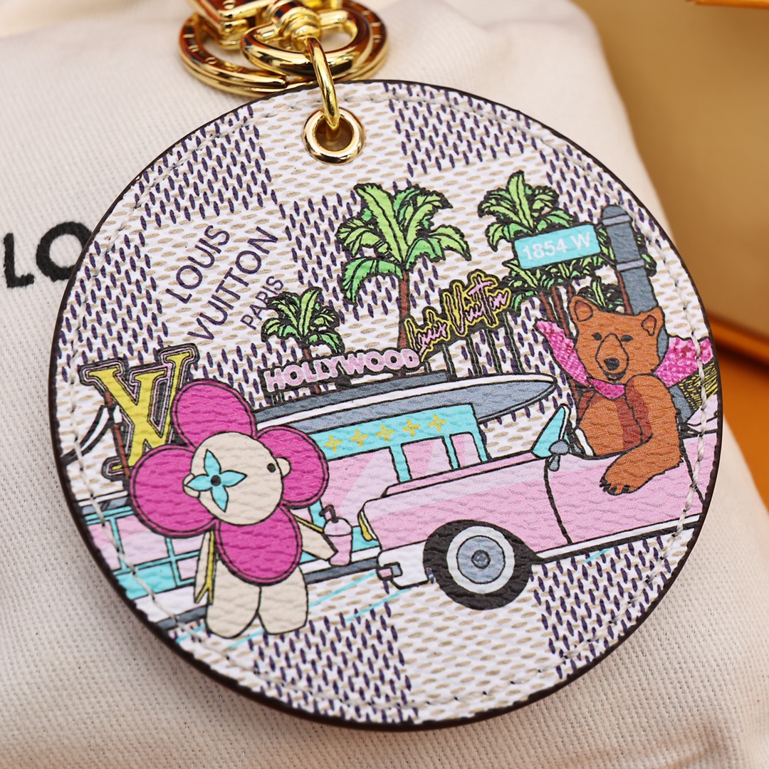 Louis Vuitton ILLUSTRE Vivienne HOLLYWOOD DRIVE XMAS BAG CHARM KEY HOLDER  M00502