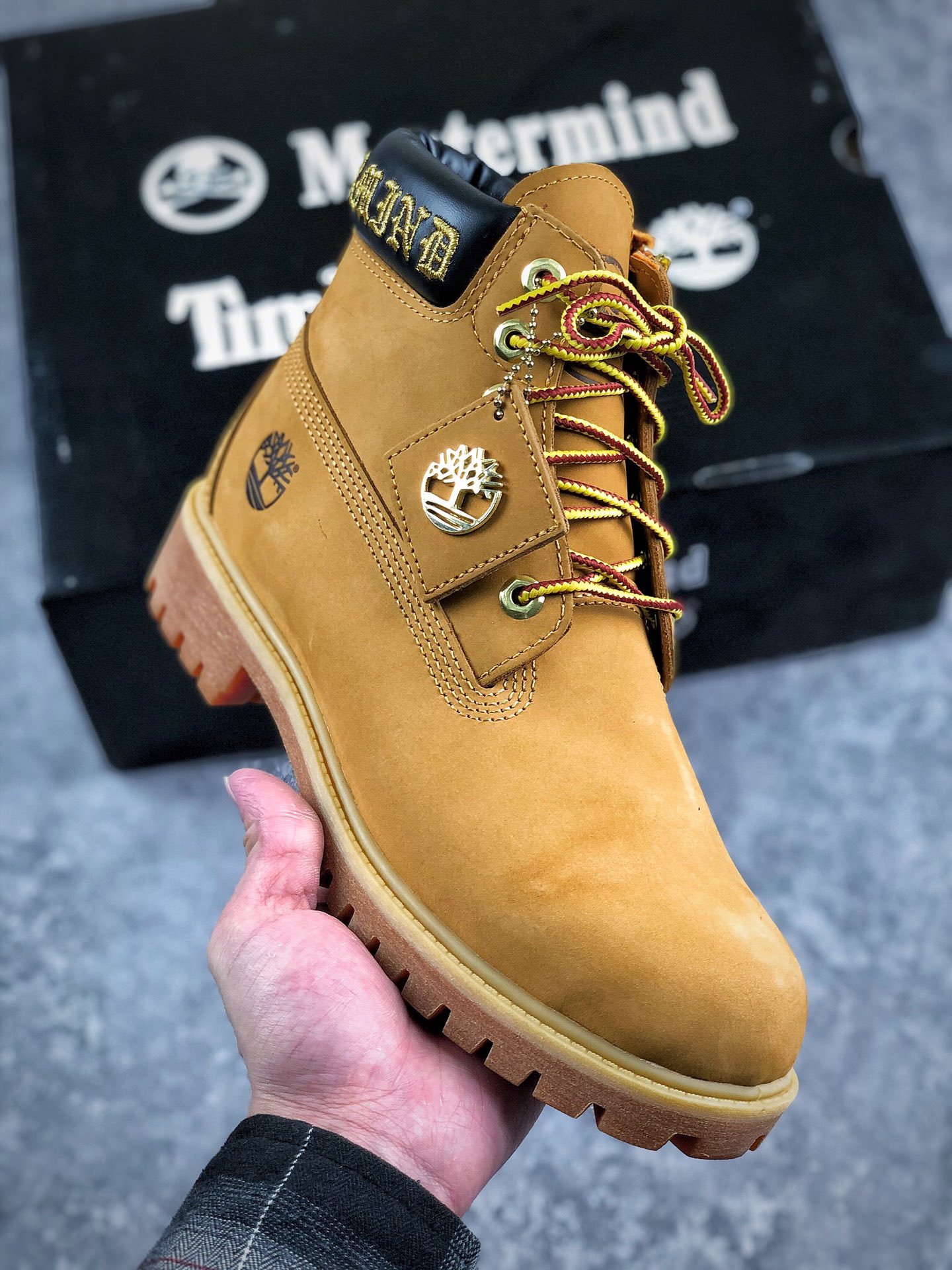 本地自取 核心放店
Timberland x Mastermind Japan 联名拉链款
添柏岚/天伯伦 Mmj2代强势来袭 正式出货 
20款最强潮流工装系列 历年经典 超级联名款  中山纯原代工厂版本 胎牛皮防水 注塑大底 原厂宝元注射机 独立紫光防伪 最强工艺 完全还原正品 鞋尾精工电绣  所有细节可对比国外专柜 全套原包装 海外代购专用版本 
尺码：39.5 40 41 42 43 44 45偏大一码