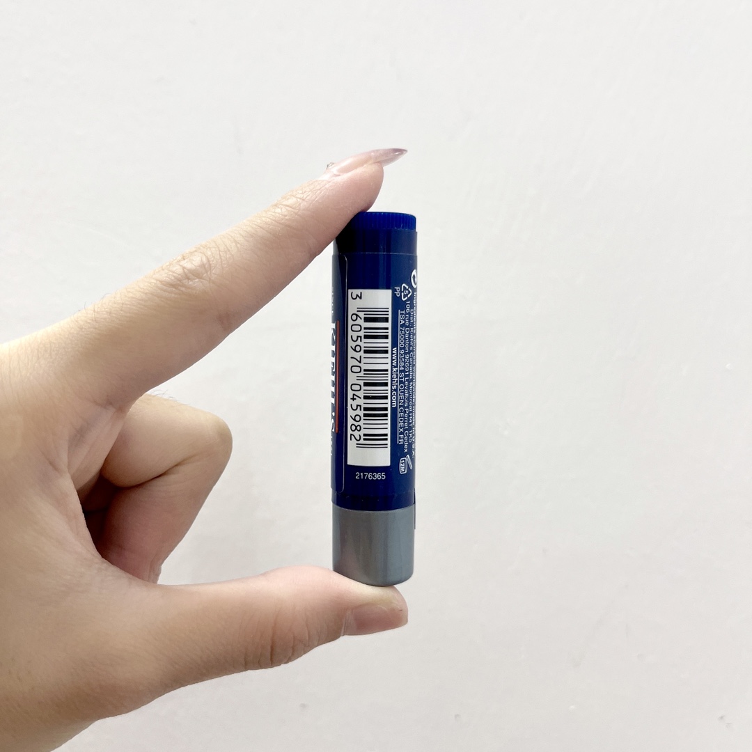 Kiehl's Facial Fuel No-Shine Moisturizing Lip Balm for Men - Hydrating & Matte Finish 2 i1634676184 9357 1
