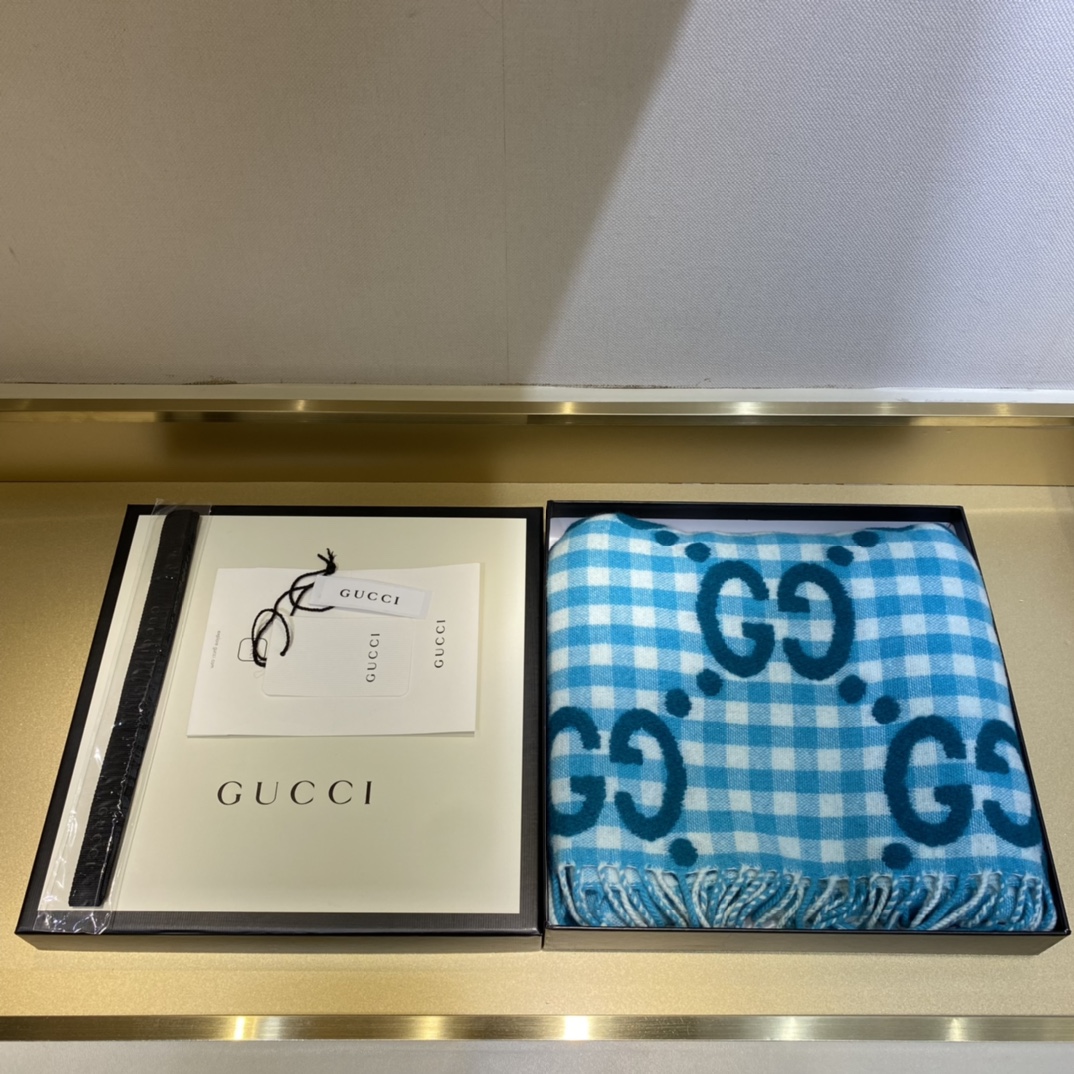 Gucci提花格子240*35cm95%羊毛5%锦纶双G字母交织图案灵感源自30年代的典藏菱形图案焕新演