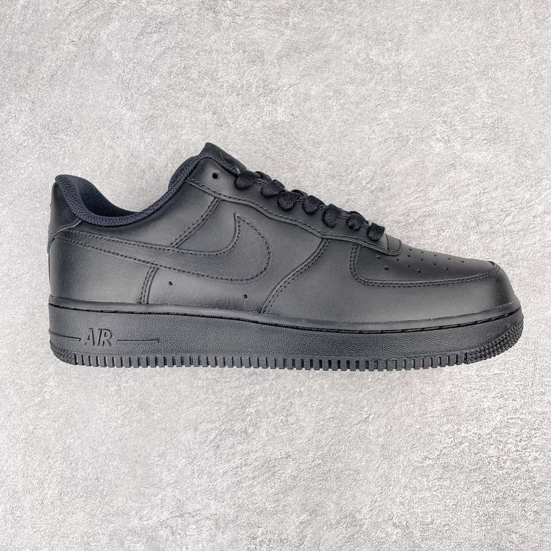 45 NK Air Force 1 Low '07 空军一号纯黑低帮经典板鞋 CW2288-001 全鞋电脑针车 工整有序 原厂港宝加持完美还原灵魂版型 原盒原配从里到外百分百还原 原厂全头层原厂皮料 原标原盒 内置Sole气垫 中底白色背胶 中底划线 已经无限的接近公司 原厂楦头 原厂刺绣 后跟弧度修正 正确中底四线防伪 尺码：36 36.5 37.5 38 38.5 39 40 40.5 41 42 42.5 43 44 44.5 45 46 编码：A-B37602