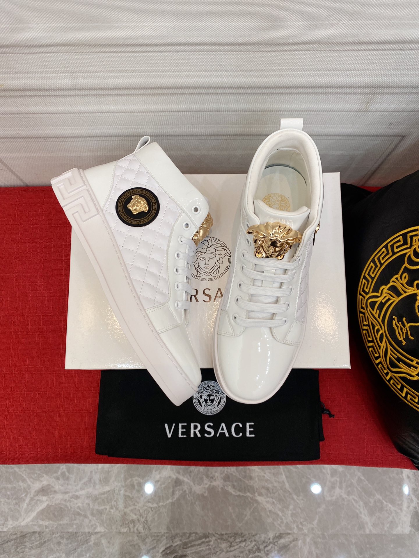 Fábrica [Nuevo estilo moderno de caña alta de Versace] 2021 nuevos zapatos casuales de estilo coreano para hombres, nue…