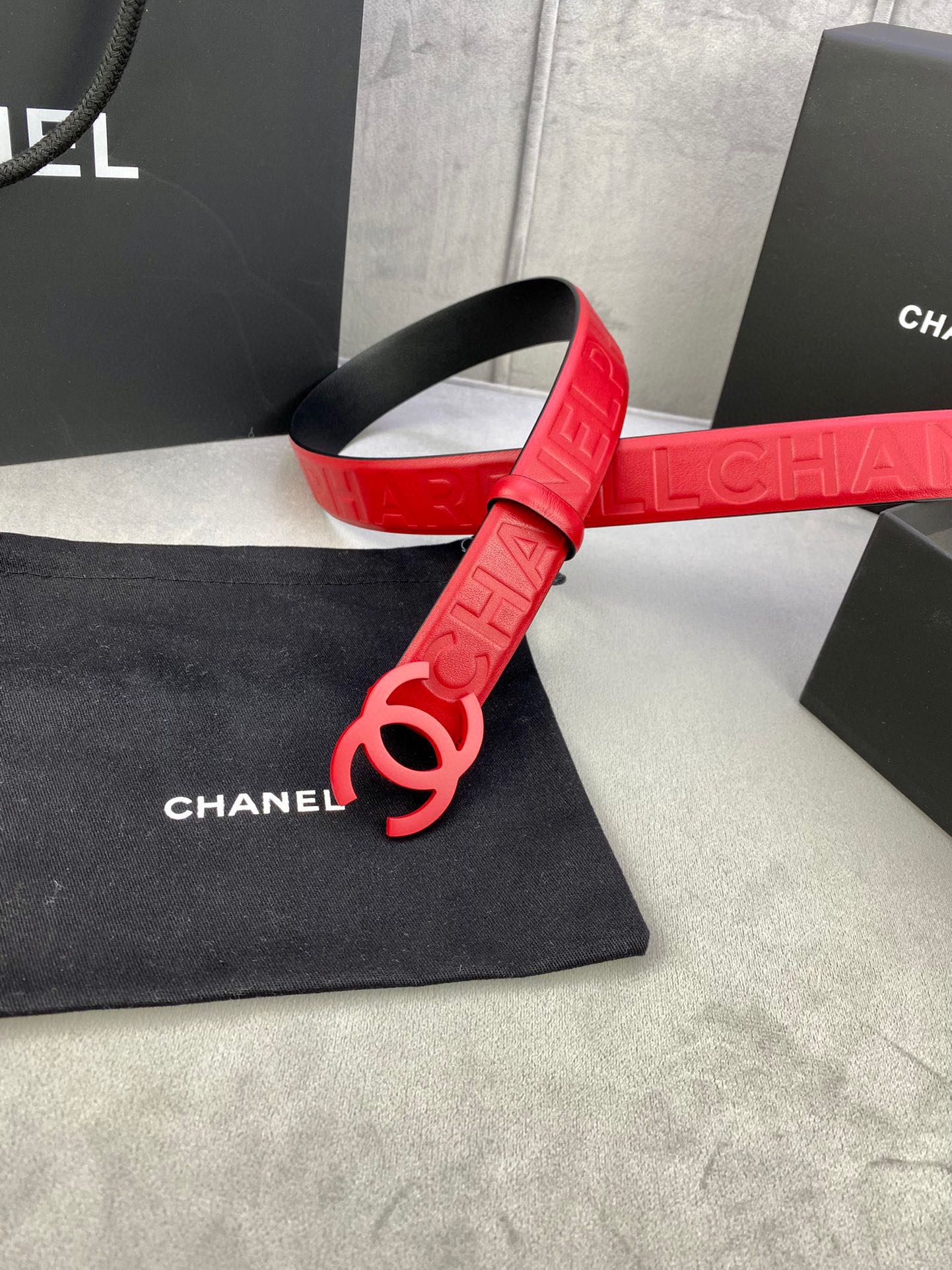 Chanel 香奈儿 小牛皮ベルト 幅3.0cm 高級感あふれるデザイン