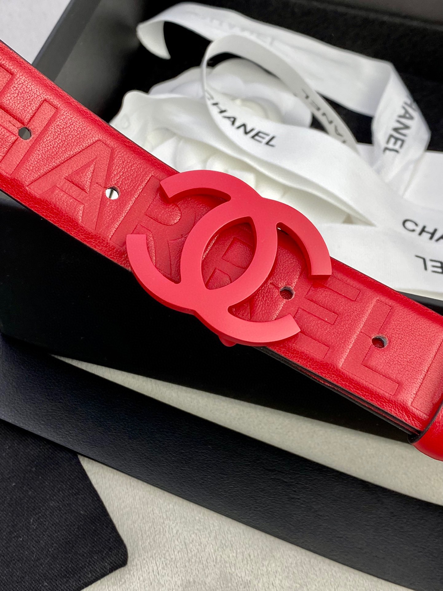 Chanel 香奈儿 小牛皮ベルト 幅3.0cm 高級感あふれるデザイン