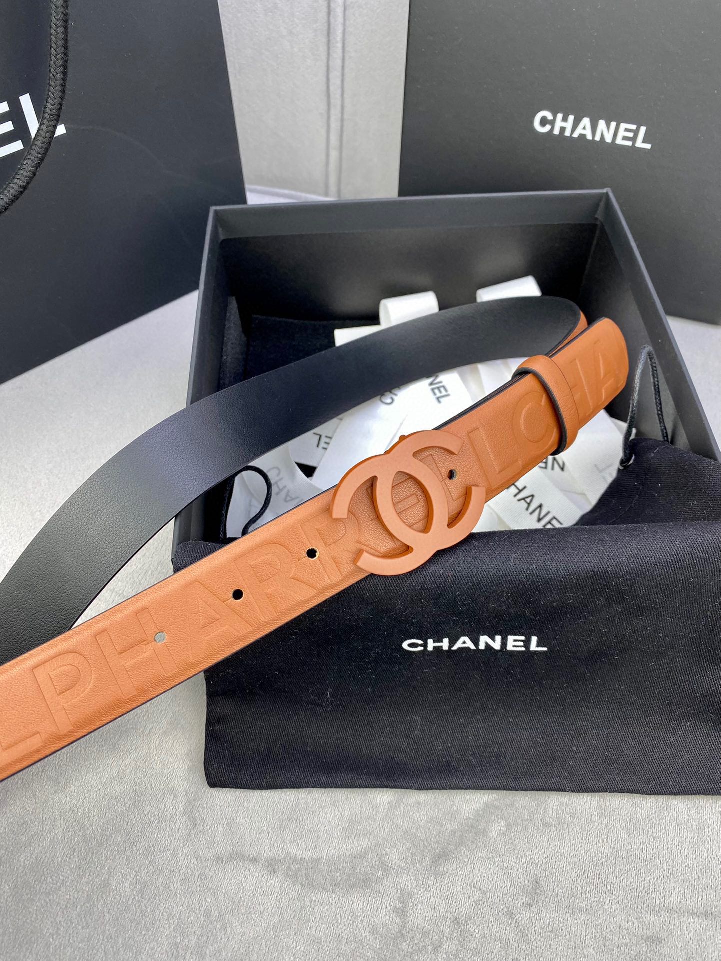 Chanel 柔らかい小牛皮の幅3.0cmブレスレットと高級スチールバックル