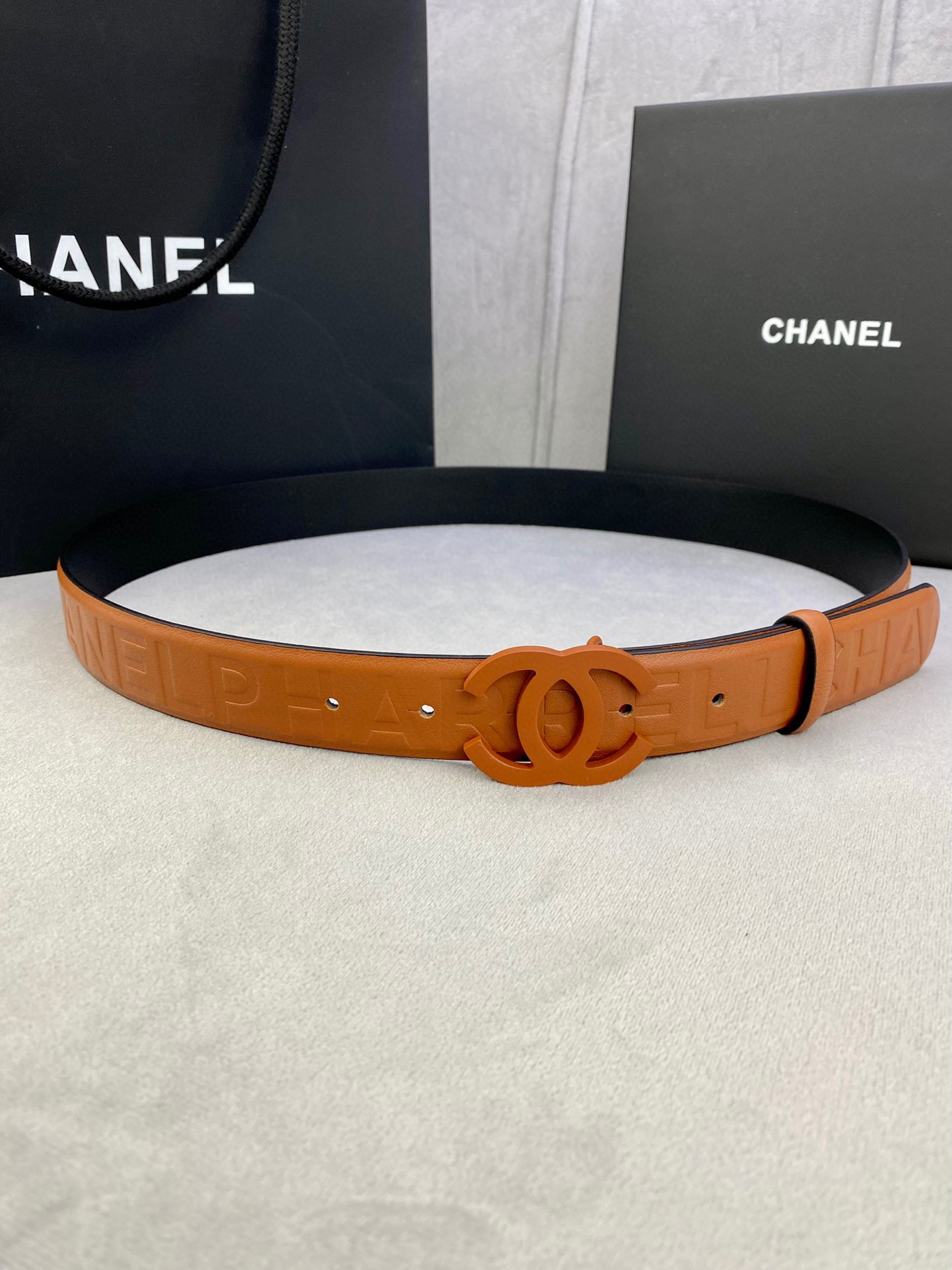 Chanel 柔らかい小牛皮の幅3.0cmブレスレットと高級スチールバックル