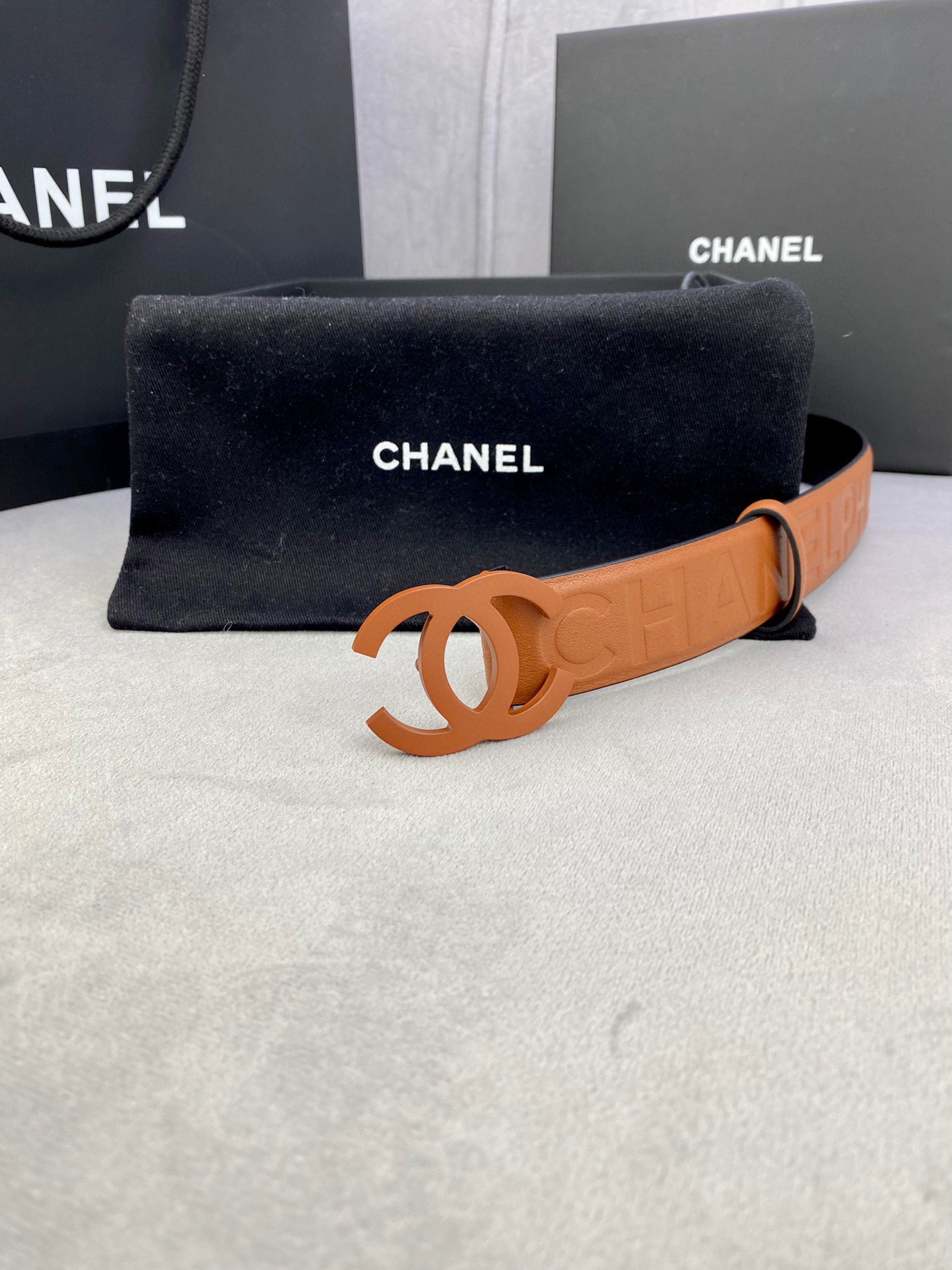 Chanel 柔らかい小牛皮の幅3.0cmブレスレットと高級スチールバックル