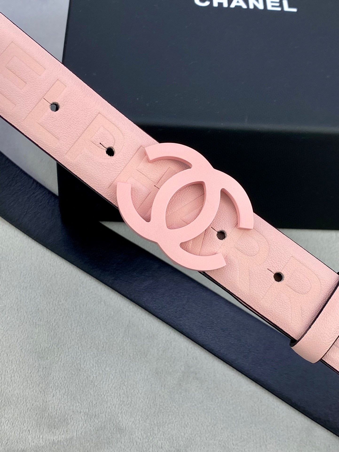 Chanel柔らかい小牛皮ベルト - 幅3.0cmの高品質デザイン