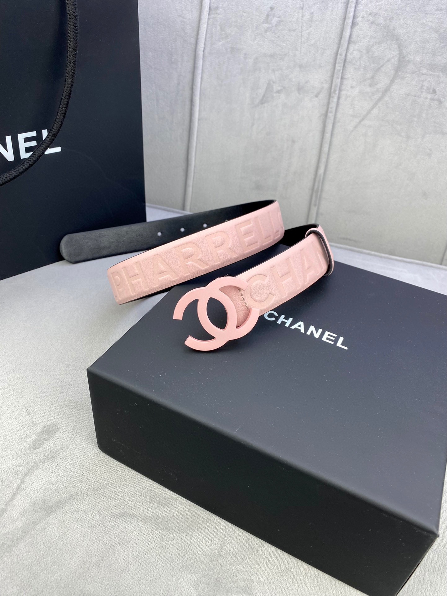 Chanel柔らかい小牛皮ベルト - 幅3.0cmの高品質デザイン