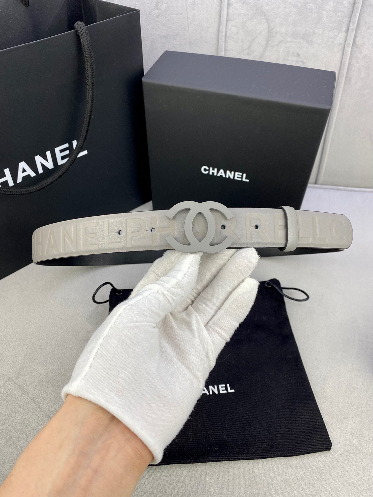 Chanel 小牛皮ベルト 3.0cm 幅と洗練されたステンレスバックル