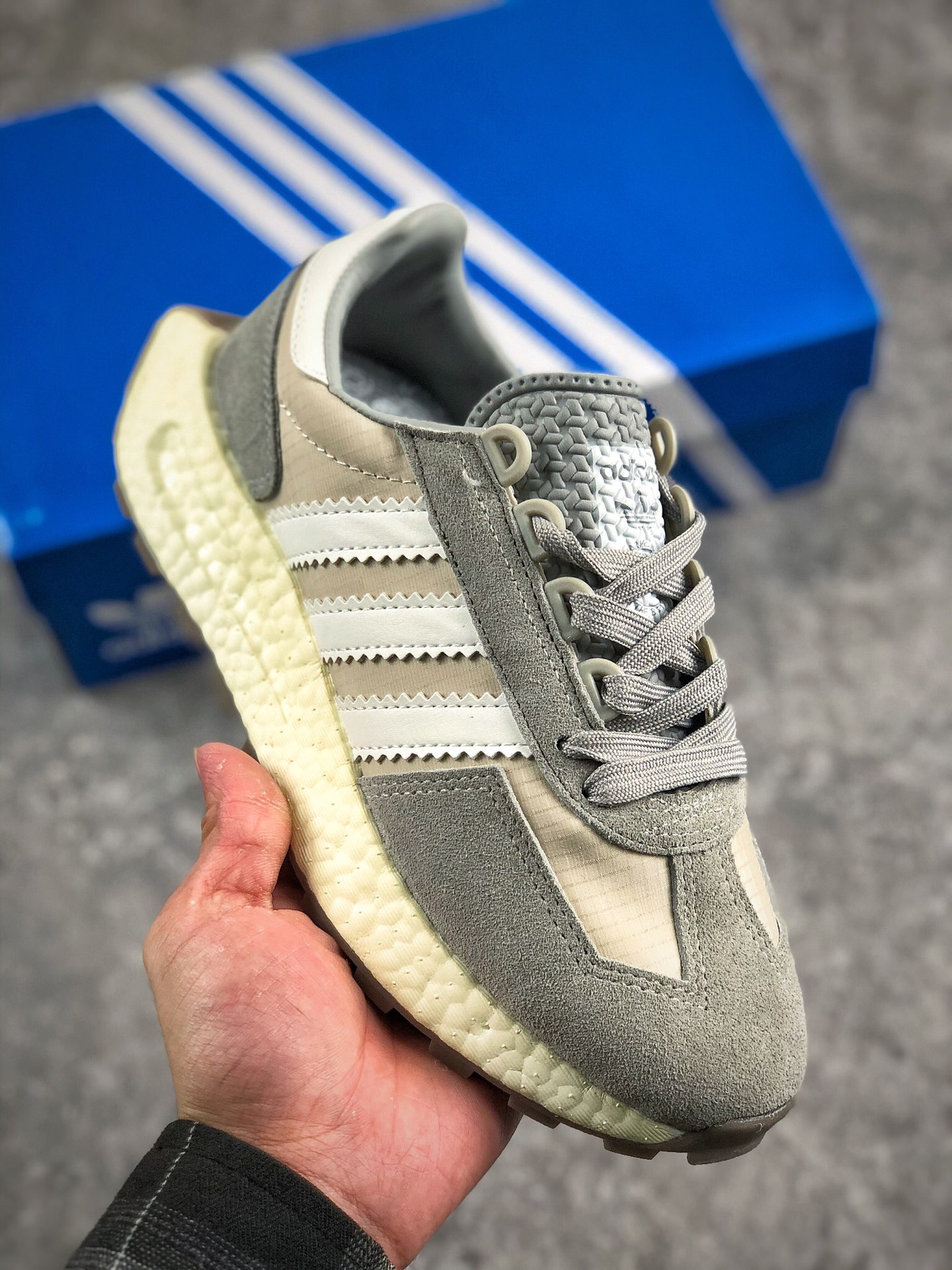 本地自取 支持放店
阿迪达斯官网三叶草adidas originals Retropy E5 男女复古休闲跑步鞋
货号：QY1034
尺码35.5 36 36.5 37 38 38.5 39 40 40.5 41.5 42 42.5 43 44 45