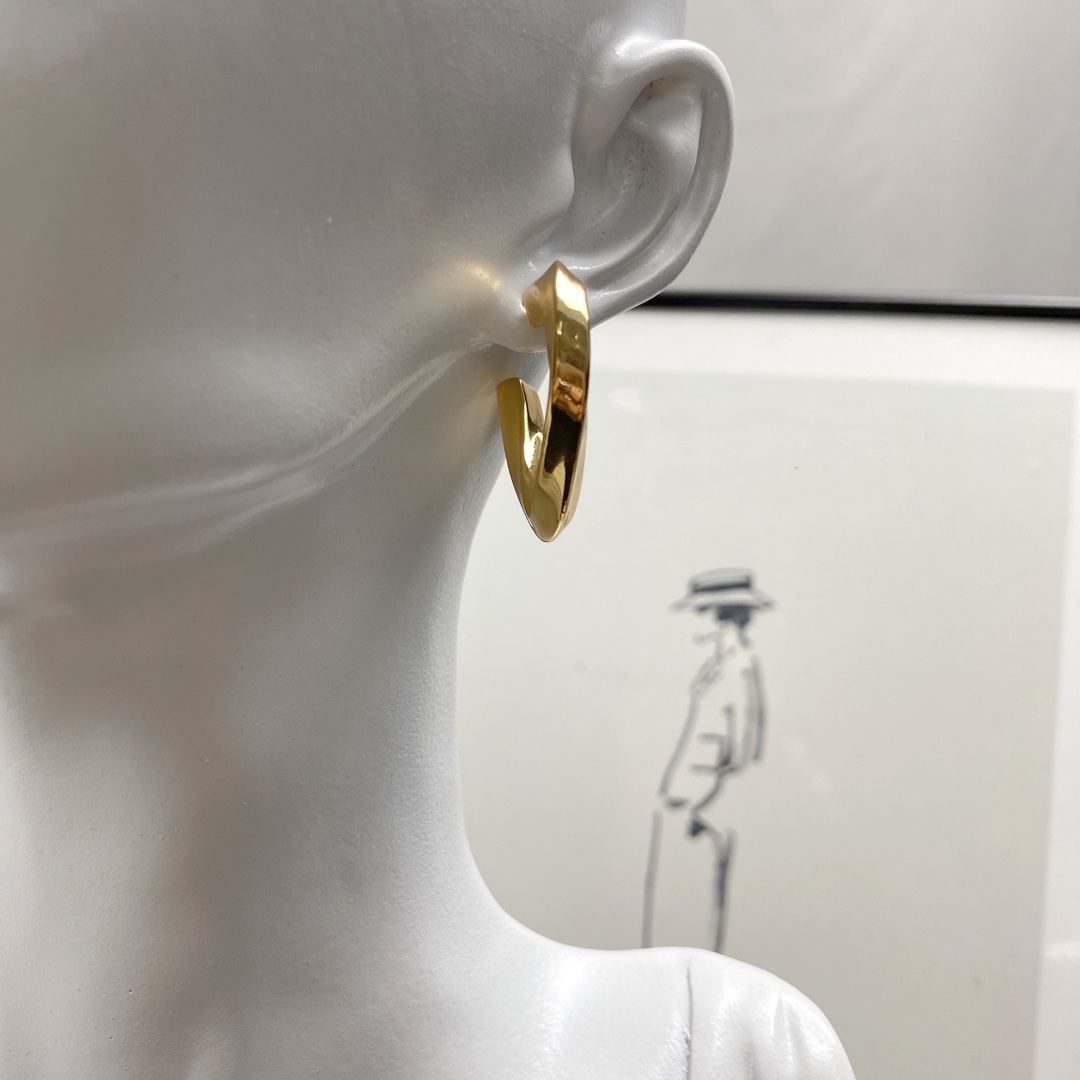 【原版开模】编码CE007   
🛍耳钉热销款火爆上新❣
🛍同步专柜‼独家高端品质实拍图‼代购级别‼做工