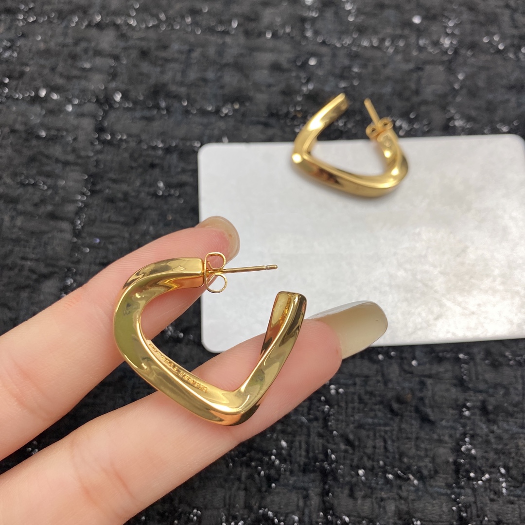 【原版开模】编码CE007   
🛍耳钉热销款火爆上新❣
🛍同步专柜‼独家高端品质实拍图‼代购级别‼做工