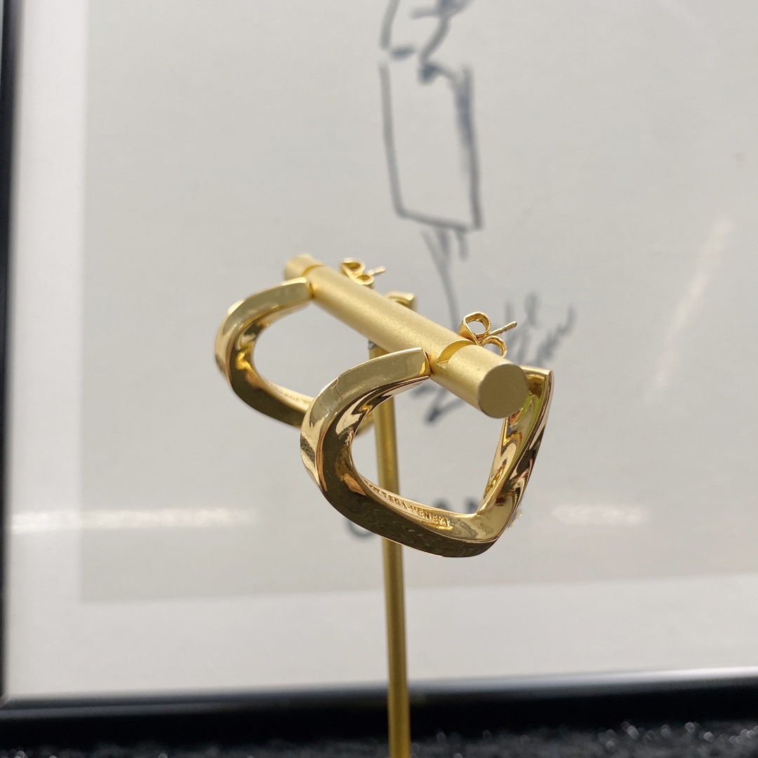 【原版开模】编码CE007   
🛍耳钉热销款火爆上新❣
🛍同步专柜‼独家高端品质实拍图‼代购级别‼做工