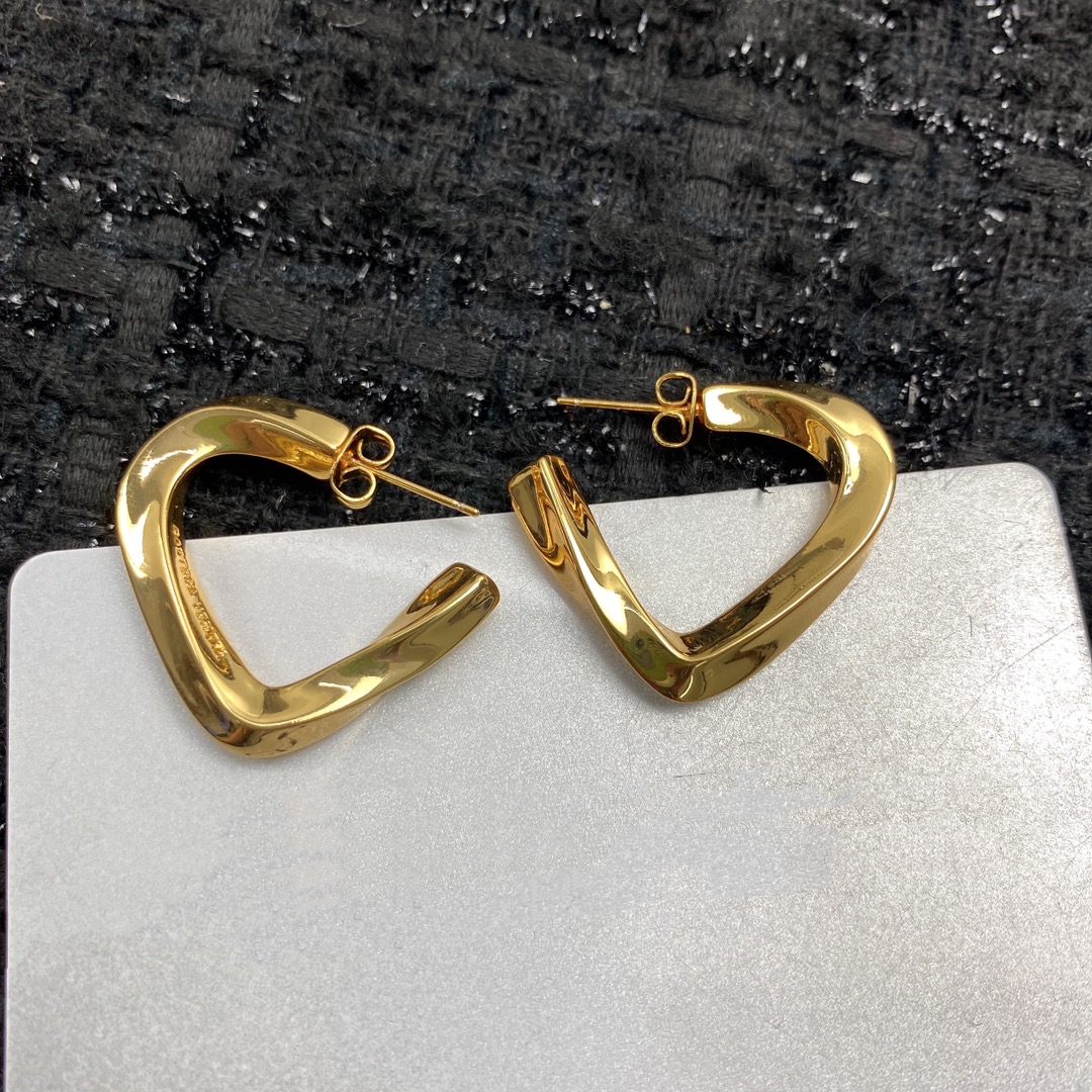 【原版开模】编码CE007   
🛍耳钉热销款火爆上新❣
🛍同步专柜‼独家高端品质实拍图‼代购级别‼做工