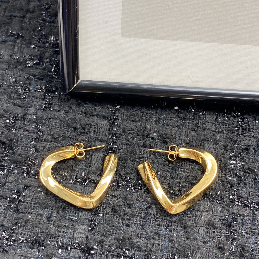 【原版开模】编码CE007   
🛍耳钉热销款火爆上新❣
🛍同步专柜‼独家高端品质实拍图‼代购级别‼做工