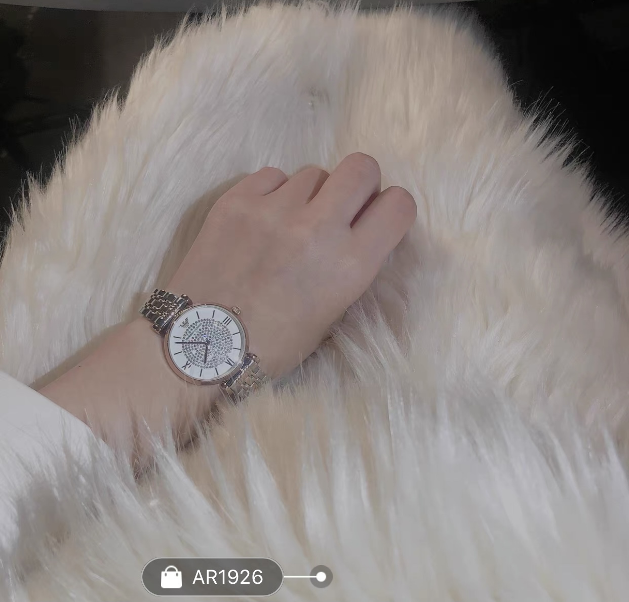 满天星女士手表（型号：AR1926）316精钢壳带， 阿玛尼满天星的钻-采用施华洛世奇水钻，统一从国外进口，因为钻的直径PP0/PP1国内无法切割，矿物质玻璃镜面，蝴蝶双按扣  表盘直径约32mm