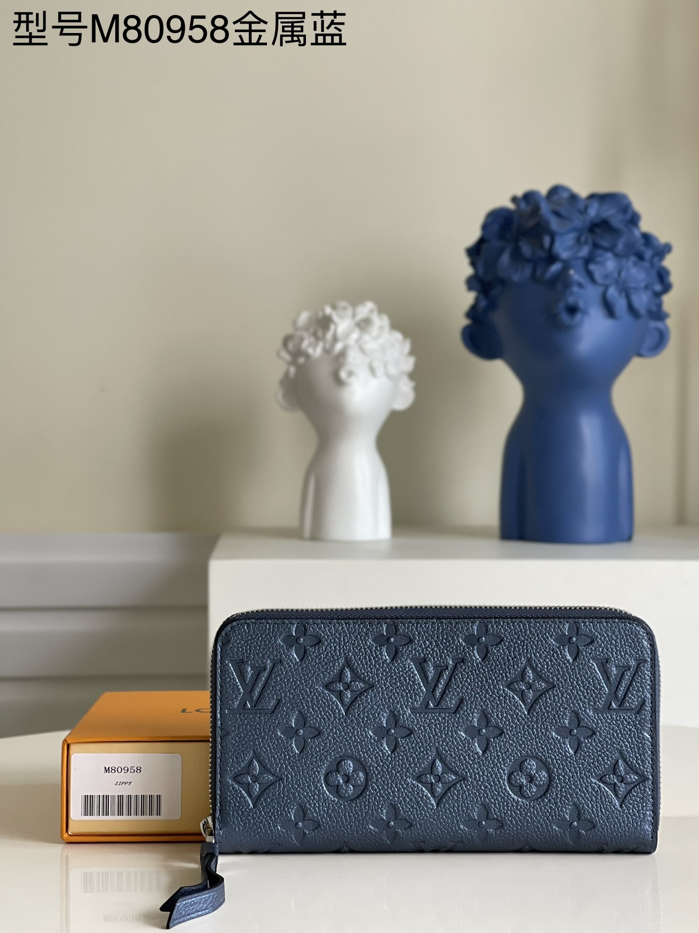 NO:397892,[Exclusive real photo M80958 Metal Blue] This zippy zipper wallet bag uses Monogram Empreinte grain leather, decorated with LV letters and Monogram floral embossed, paired with leather lining, inner bag and compartment to store change, outstanding functionality. Detailed features 19×10×2.5cm z., LV [original leather], louis vuitton19860909【独家实拍M80958金属蓝】本款zippy拉链钱夹包采用 Monogram Empreinte 粒面皮革,饰有 LV 字母和 Monogram 花卉压纹,搭配皮革内衬,内袋和隔层可收纳零钱,功能性出众. 详细特征19×10×2.5cm z.,LV【原厂皮】,louis vuitton,Bag