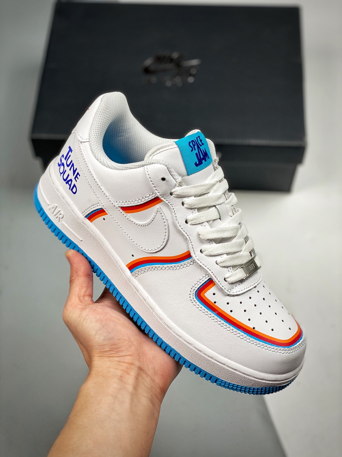 Nike Air Force 1 Low blanco y azul arcoíris, horma y plantilla originales para un auténtico estilo Air Force, enfocado …