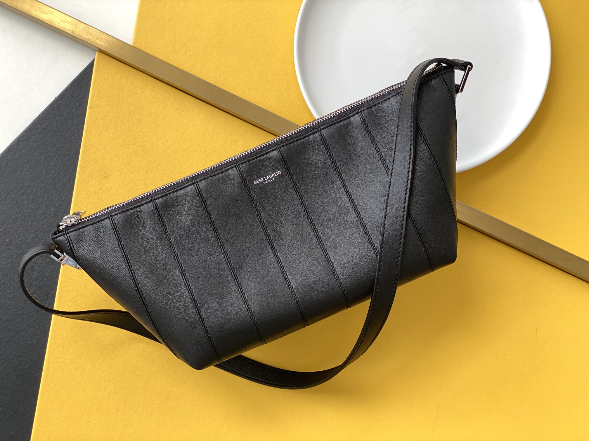 Lambskin dumpling bag crossbody shoulder bag top zip semi-detachable shoulder strap