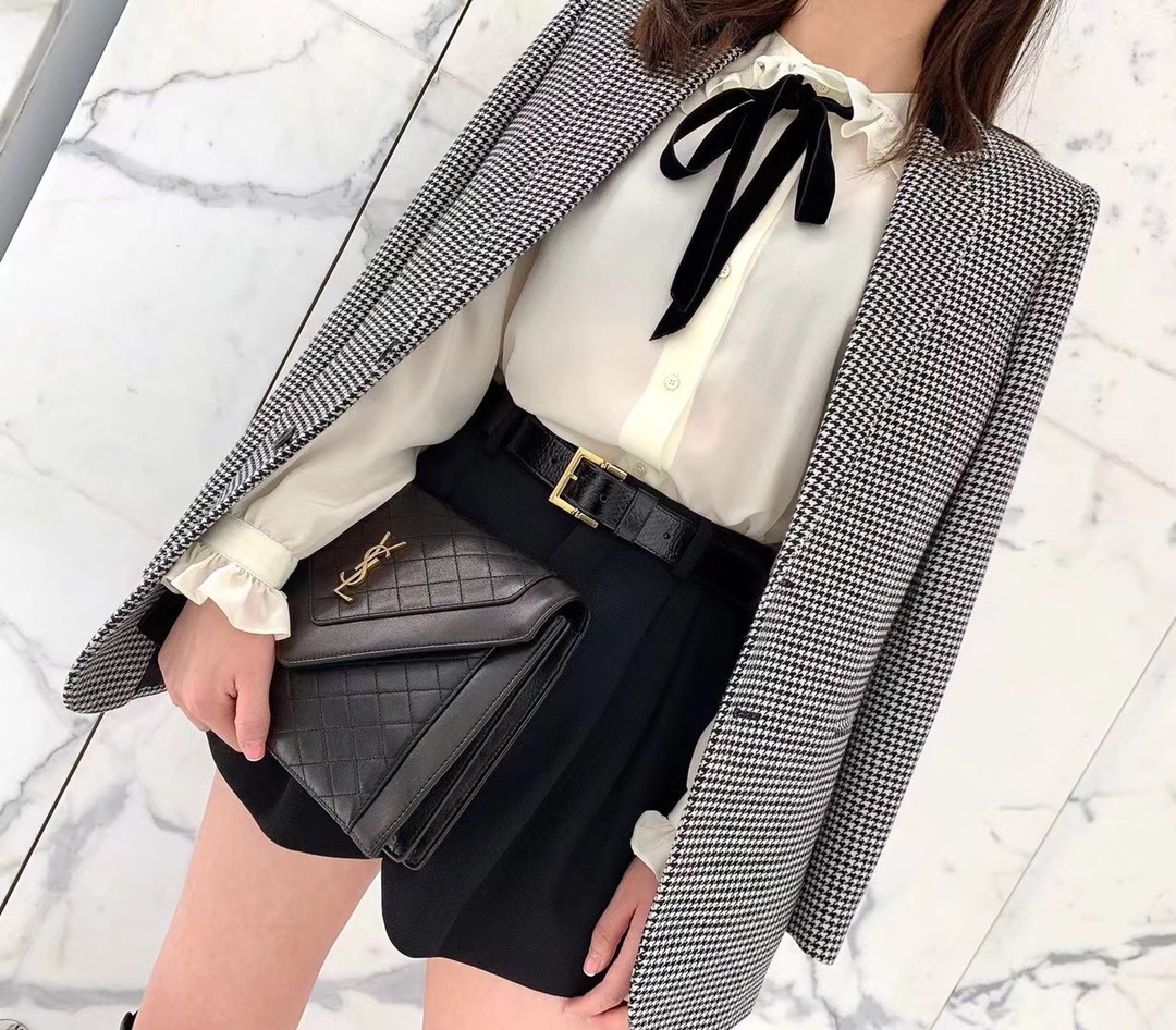 Saint laurent Ysl Gaby绗缝纹路信封斜挎包 668863黑色