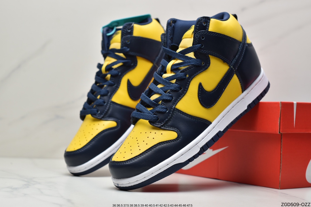290 耐克Nike Dunk High WMNS “Football Grey” 鞋身以经典鞋型 DD1869
