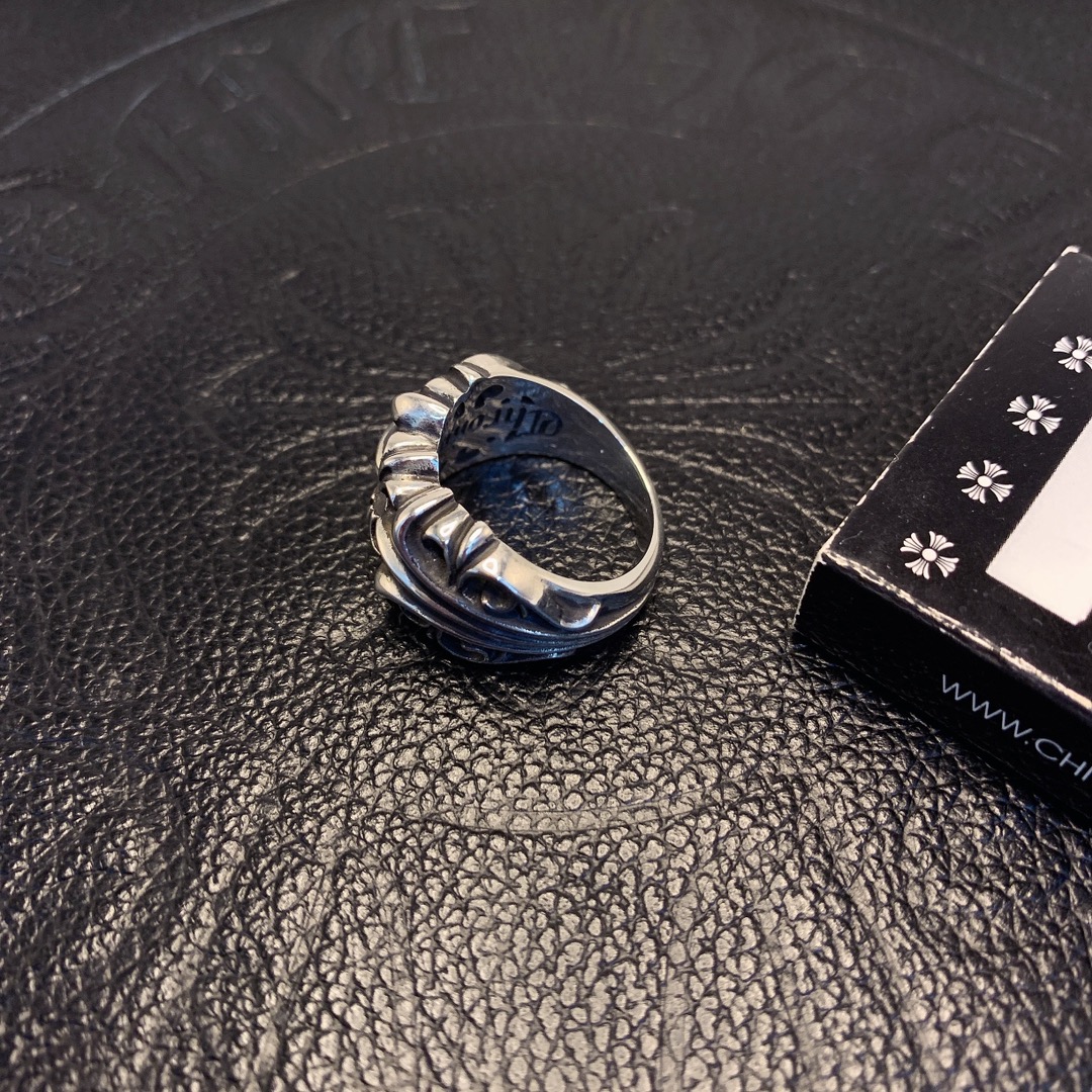 Chrome Hearts 克罗心k&T戒指。编号560460