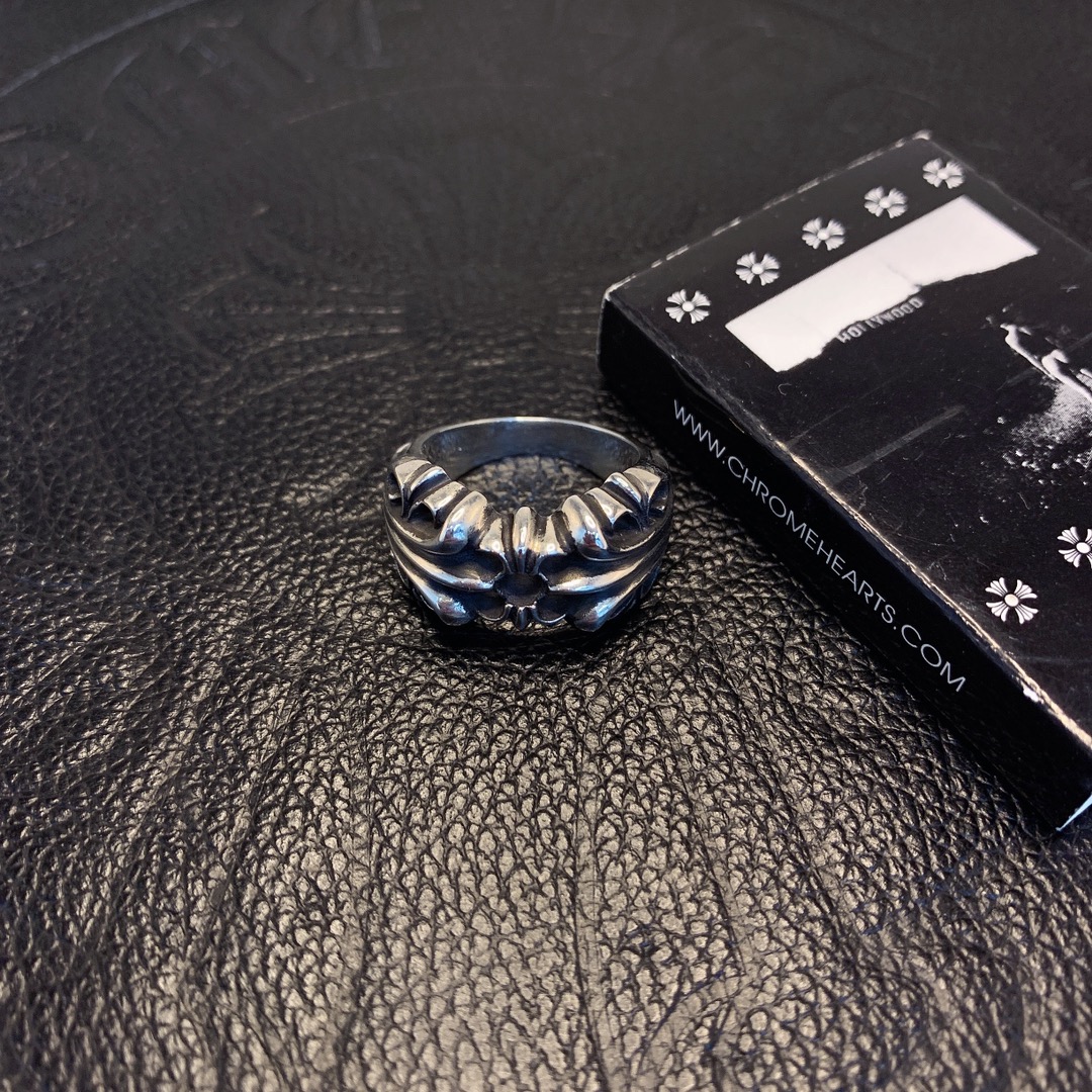 Chrome Hearts 克罗心k&T戒指。编号560460