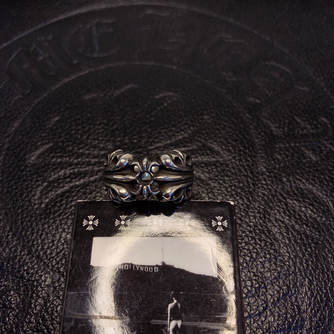 Chrome Hearts 克罗心k&T戒指。编号560460