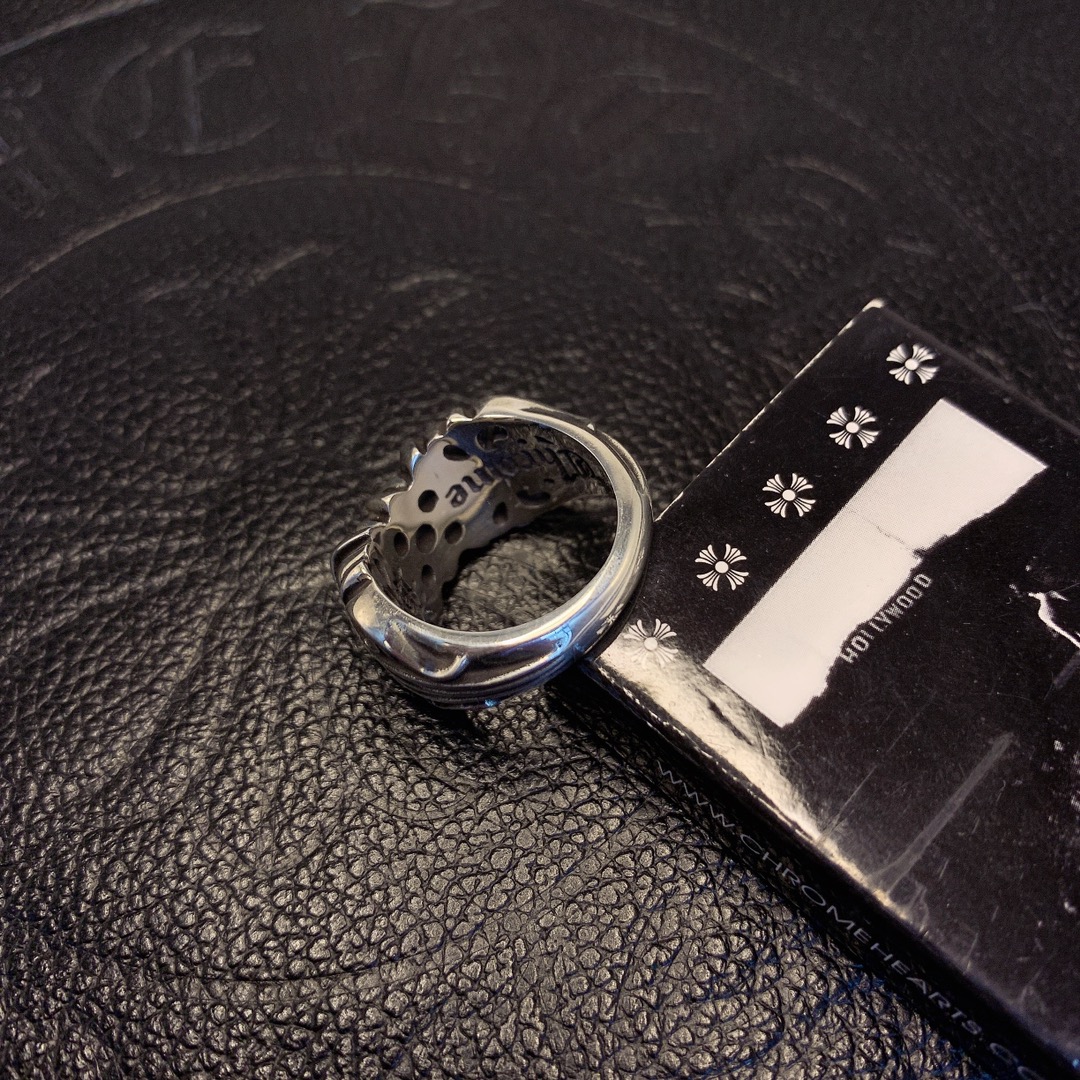 Chrome Hearts 克罗心k&T戒指。编号560460
