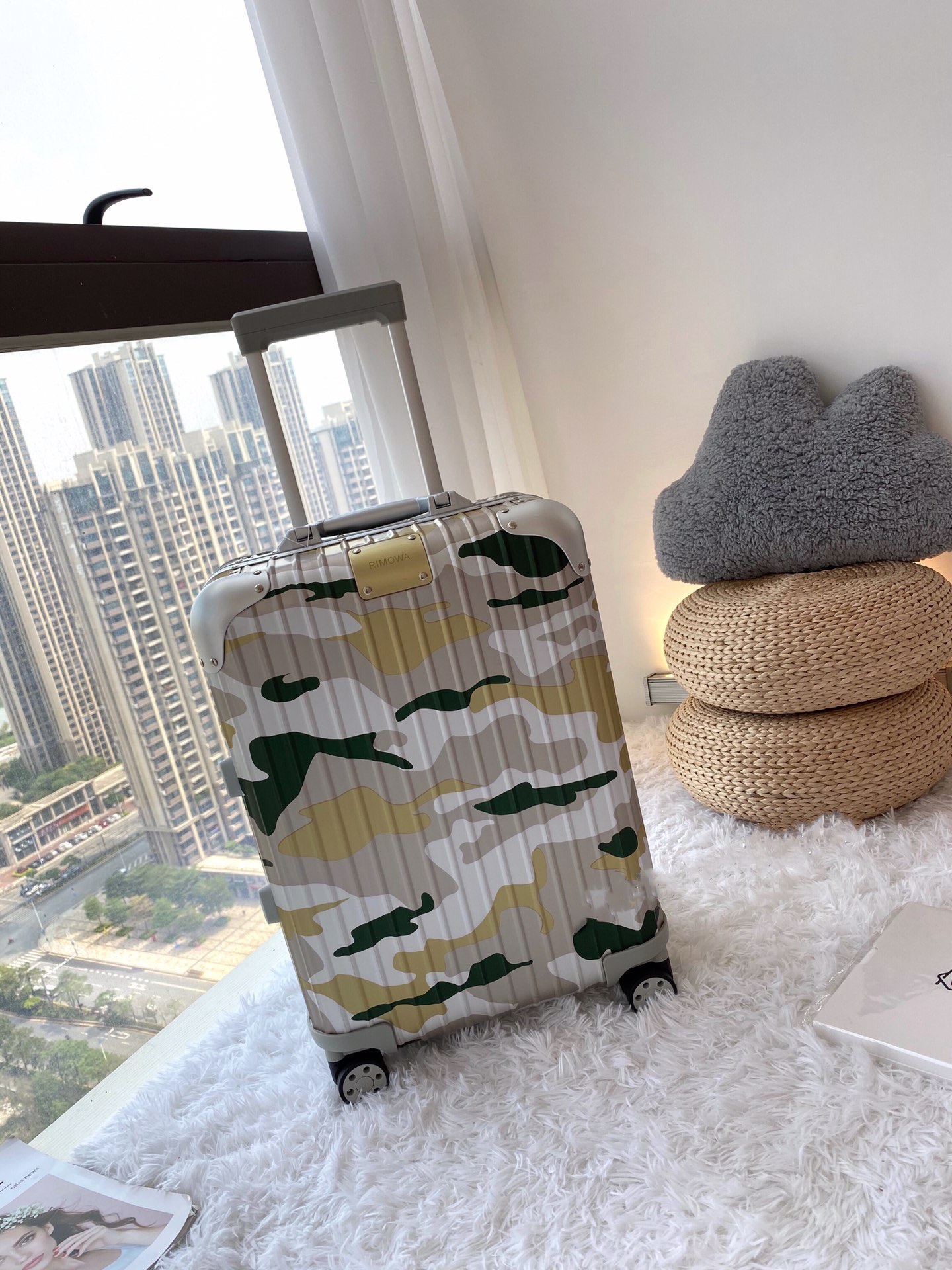 NO:269704,Rimowa suitcase/trolley case [all aluminum magnesium alloy] ready, airborne!  Rimowa Original series Camouflage boarding case, the elements of camouflage are simply cool!  Youthful and energetic, and appearance control is going to be tangled again. Do you like green color or pastel color?  Rimowa Universal Wheel. Customs Lock Green/Pink 20 Inch/Registration Box,19860909Rimowa 日默瓦行李箱/拉杆箱【全铝镁合金】准备好,空降！Rimowa Original 系列Camouflage登机箱,迷彩的元素,简直酷毙了！青春活力,颜值控又要纠结了,你是喜欢绿彩还是粉彩呢？ Rimowa 万向轮.海关锁绿色/粉色20寸/登记箱,,luggage