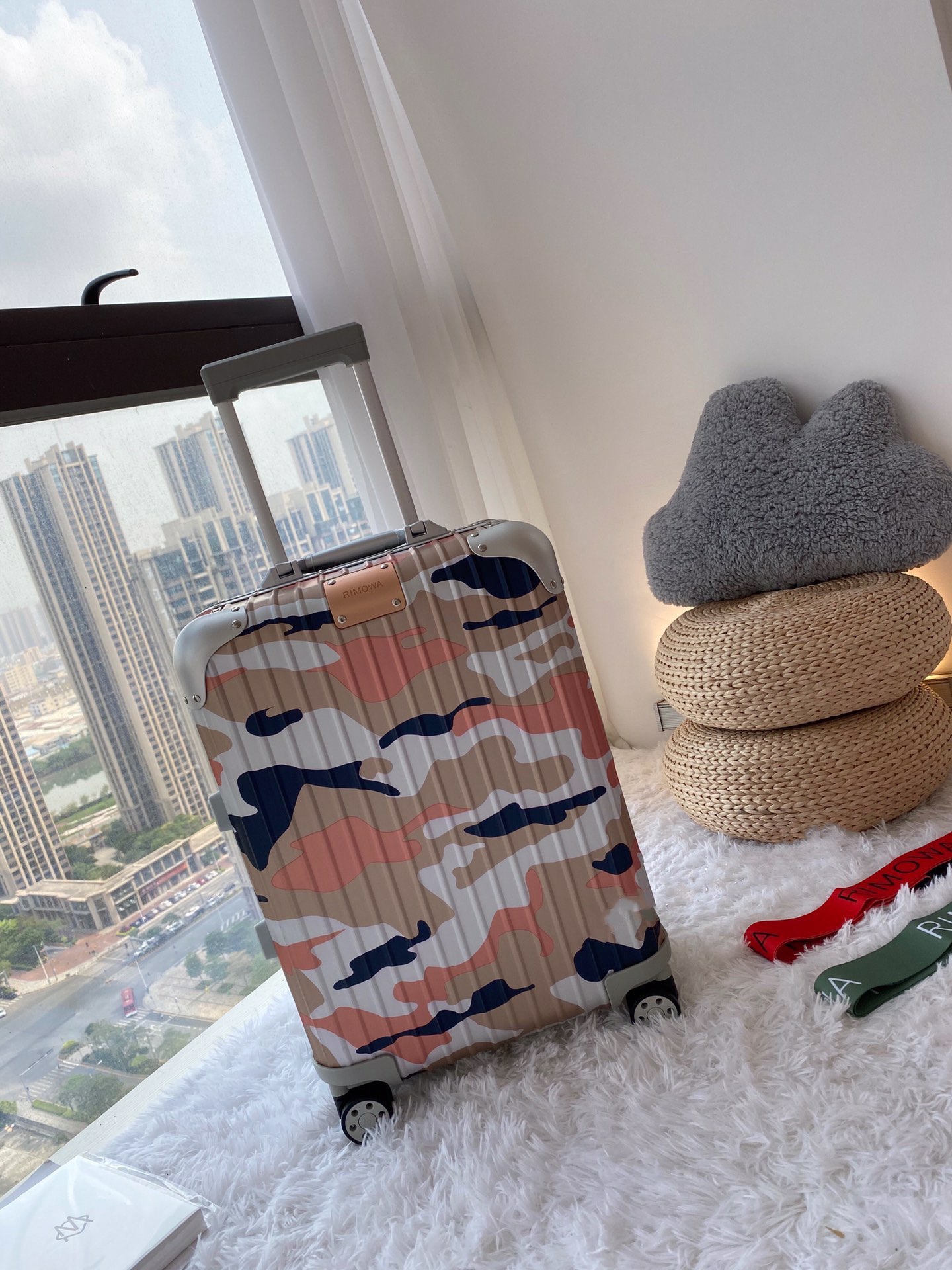 NO:269701,Rimowa suitcase/trolley case [all aluminum magnesium alloy] ready, airborne!  Rimowa Original series Camouflage boarding case, the elements of camouflage are simply cool!  Youthful and energetic, and appearance control is going to be tangled again. Do you like green color or pastel color?  Rimowa Universal Wheel. Customs Lock Green/Pink 20 Inch/Registration Box,19860909Rimowa 日默瓦行李箱/拉杆箱【全铝镁合金】准备好,空降！Rimowa Original 系列Camouflage登机箱,迷彩的元素,简直酷毙了！青春活力,颜值控又要纠结了,你是喜欢绿彩还是粉彩呢？ Rimowa 万向轮.海关锁 绿色/粉色20寸/登记箱,,luggage