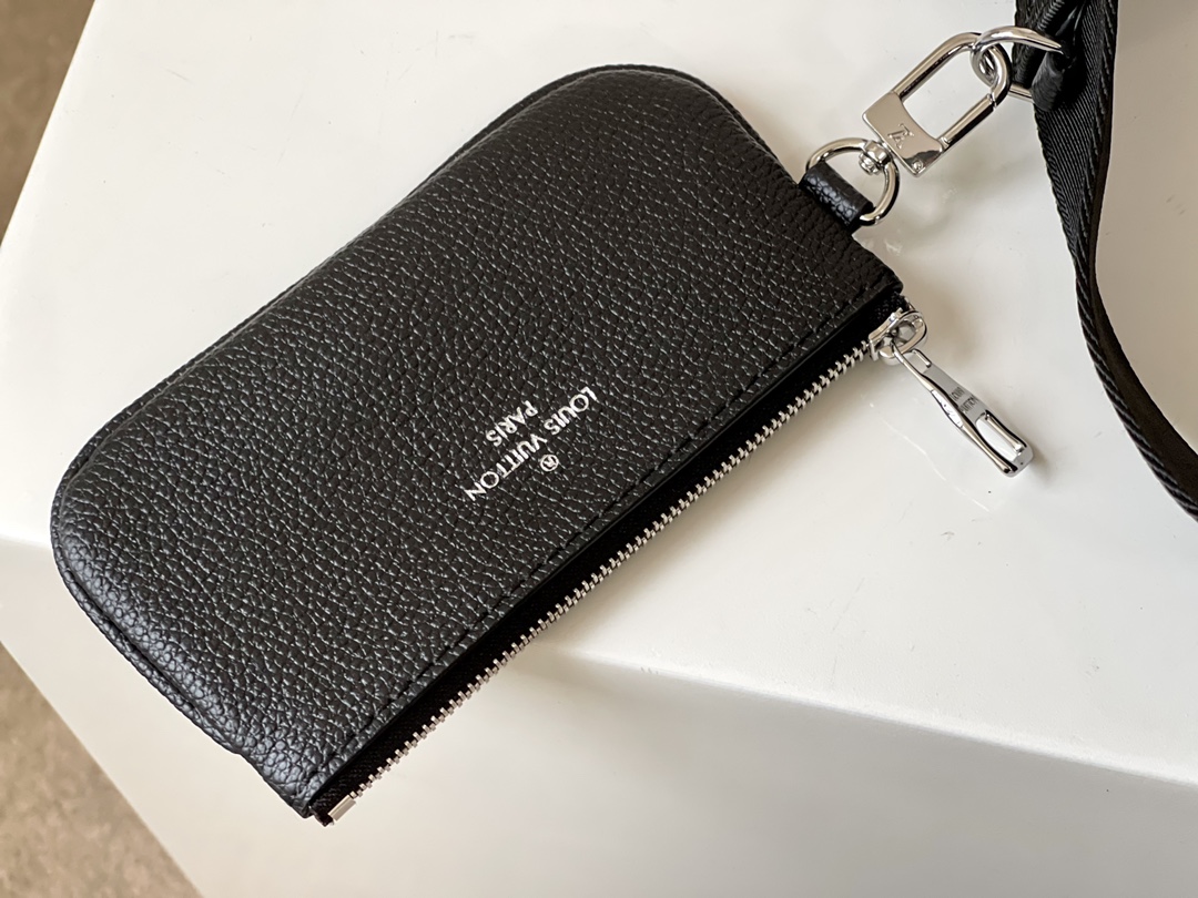 This Trio Messenger bag is crafted from cowhide leather adorned with the - Bag 9