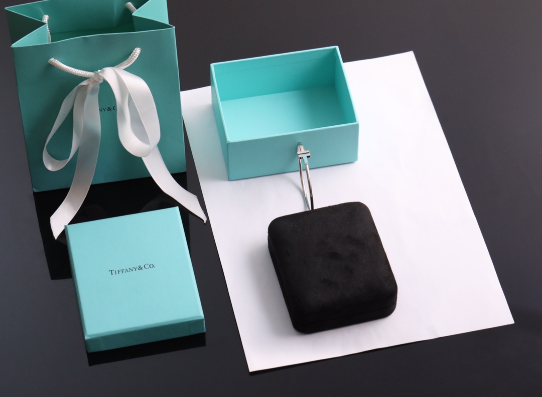 Tiffany & Co. Tiffany 全新呈现T系列手镯