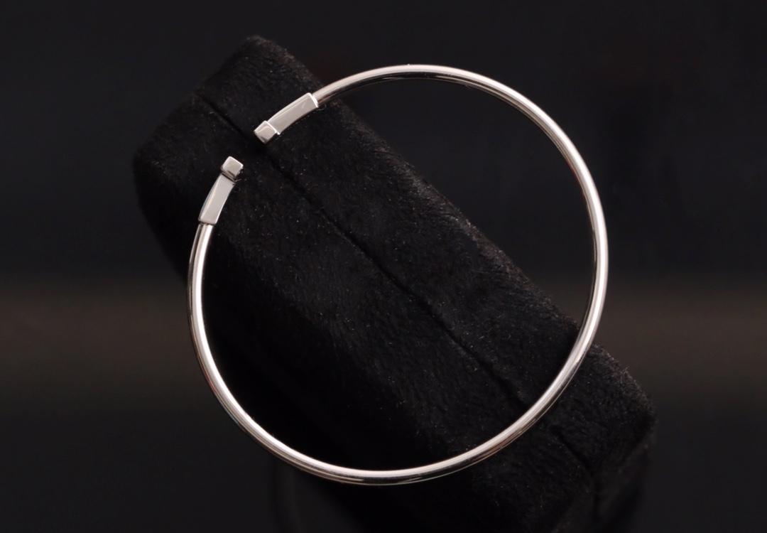 Tiffany & Co. Tiffany 全新呈现T系列手镯