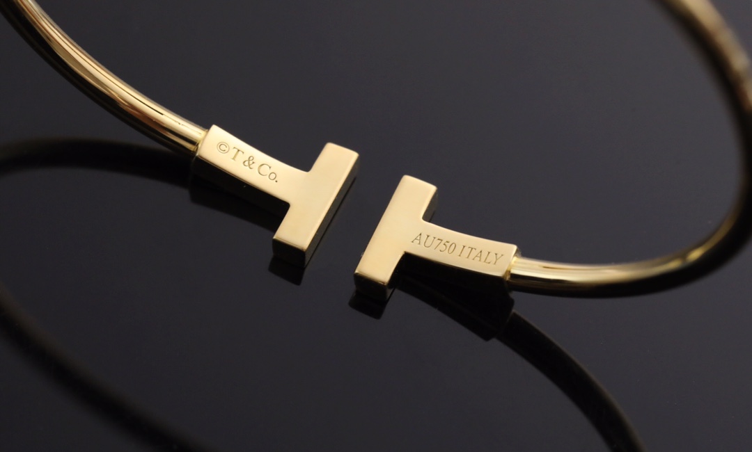 Tiffany & Co. 黄金色Tiffany 全新呈现T系列：手镯