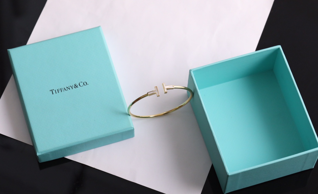 Tiffany & Co. Tiffany全新呈现T系列：手镯黄金色