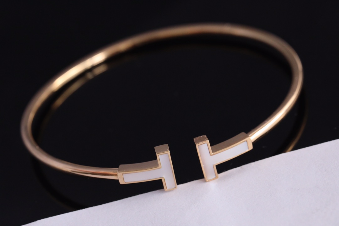 Tiffany & Co. Tiffany 全新呈现T系列：手镯玫瑰金