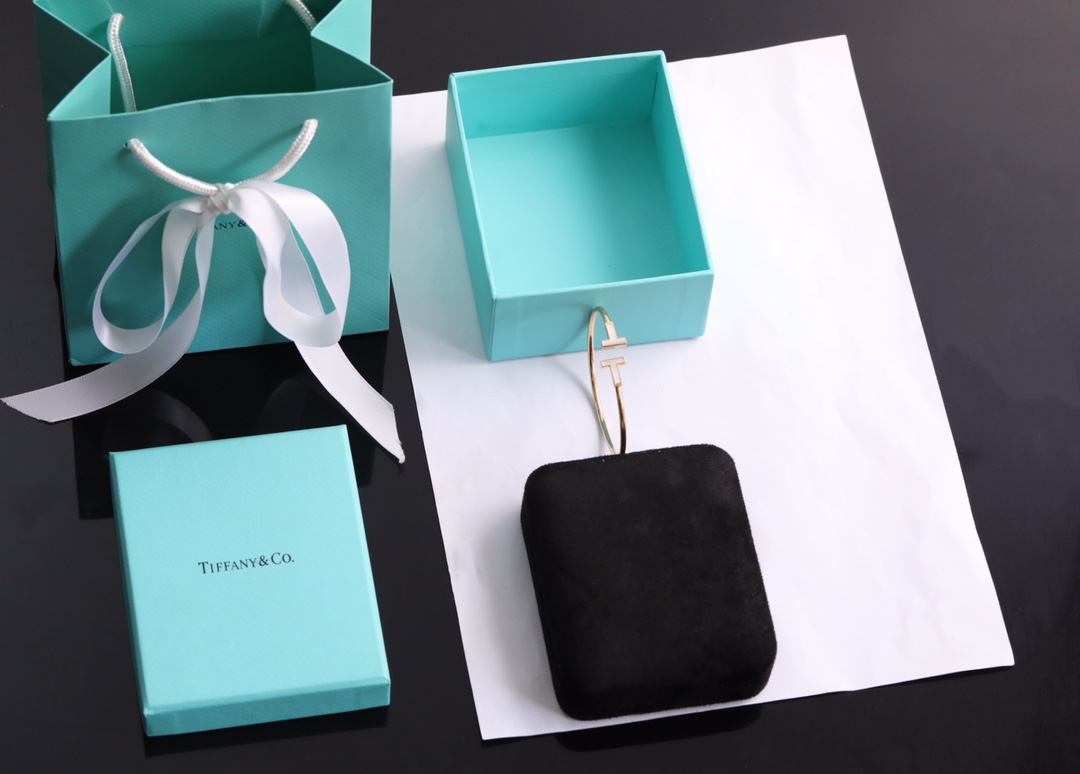 Tiffany & Co. Tiffany 全新呈现T系列：手镯玫瑰金