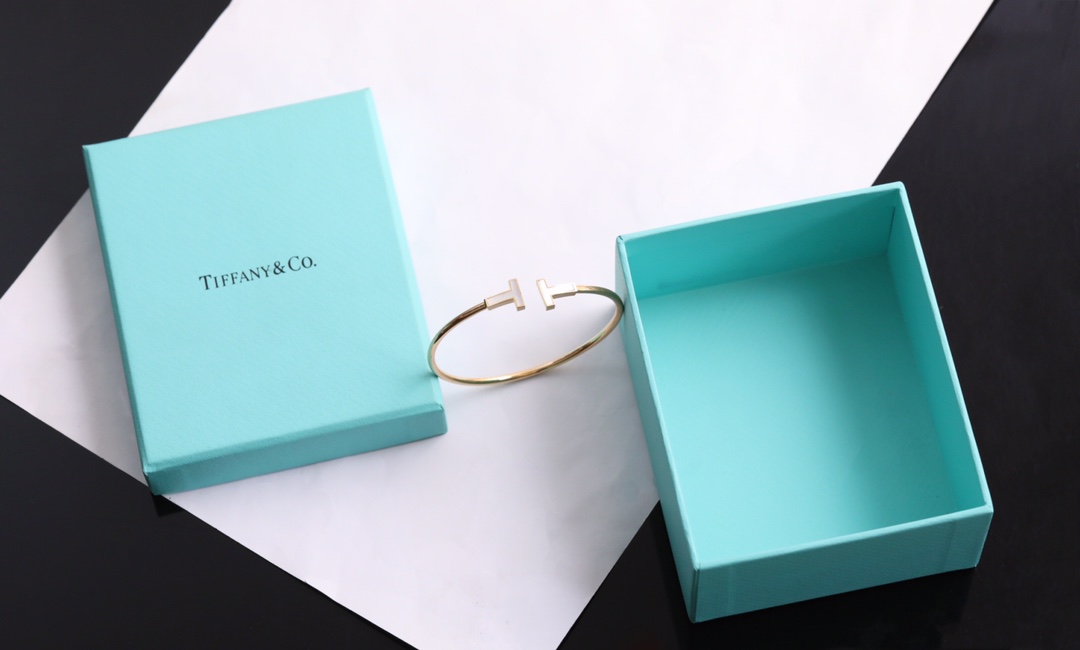 Tiffany & Co. Tiffany 全新呈现T系列：手镯玫瑰金