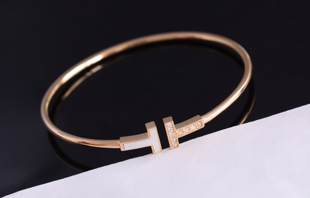 Tiffany & Co. Tiffany 全新呈现T系列：手镯玫瑰金