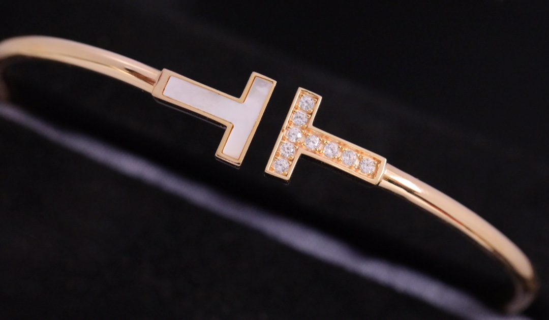 Tiffany & Co. Tiffany 全新呈现T系列：手镯玫瑰金