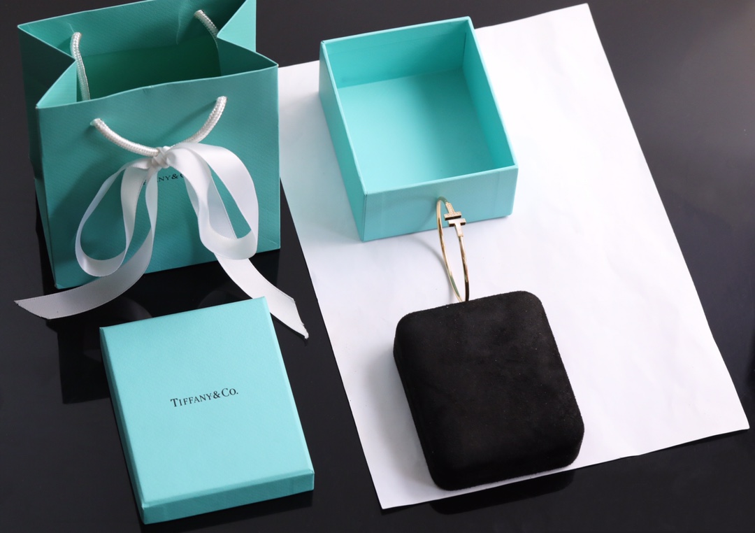 Tiffany & Co. Tiffany 全新呈现T系列：手镯玫瑰金