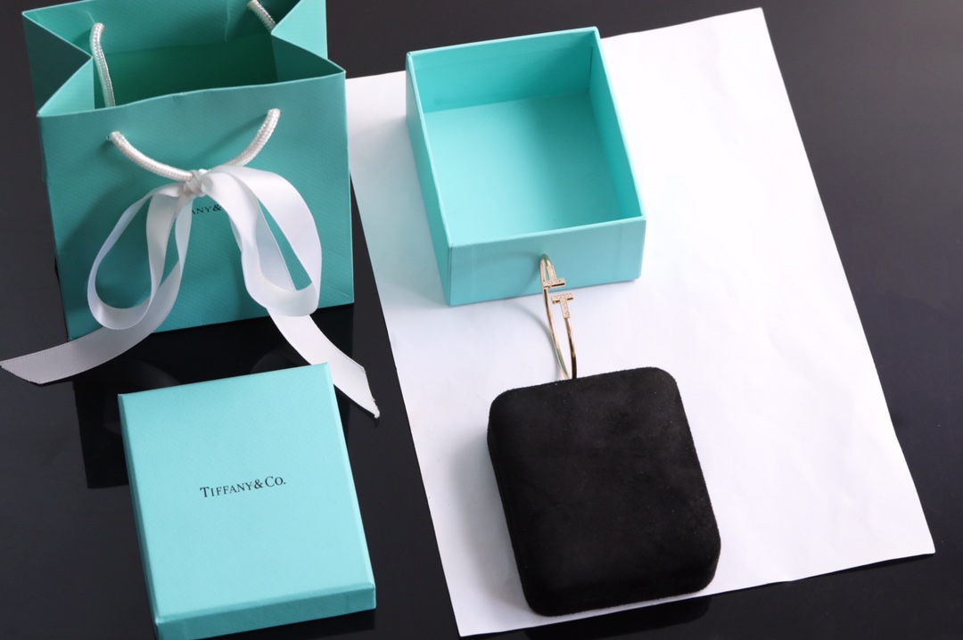 Tiffany & Co. Tiffany 全新呈现T系列：手镯