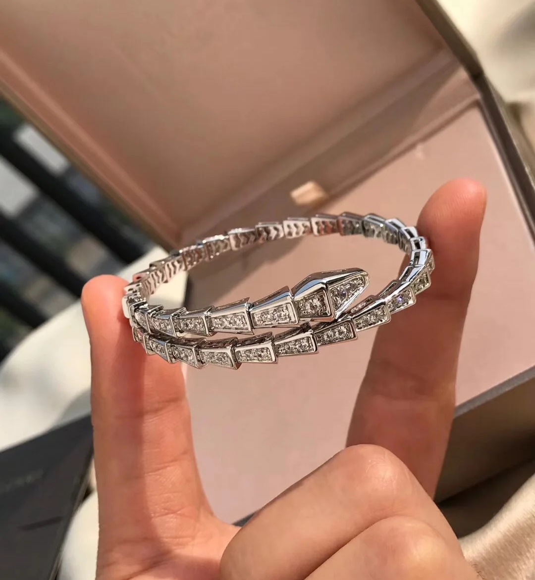 NO:102809,Bulgari full diamond snake bracelet, electroplated gold color protection, fine detail stamp, comparable to the counter Platinum/champagne color, high-end sense, adjustable circle mouth, Bulgari bracelet, bvlgari, bracelet19860909宝格丽满钻蛇形手镯 电镀咪金保色,细节钢印完美,堪比专柜 白金色/香槟色,高级感,圈口可调节,宝格丽手镯,bvlgari,bracelet,Jewelry