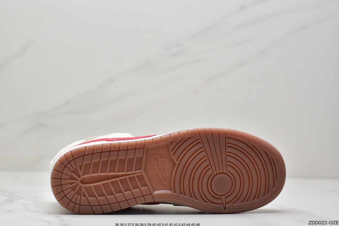 230 AJ1 Mid 珍珠奶茶配色Jordan Brand 早早发布了今年的冬季鞋款全新配色的 Air Jordan 1 Mid DO2207-264